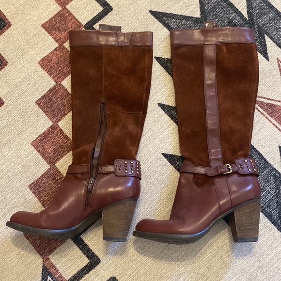 Boots - Picture 2 of 8